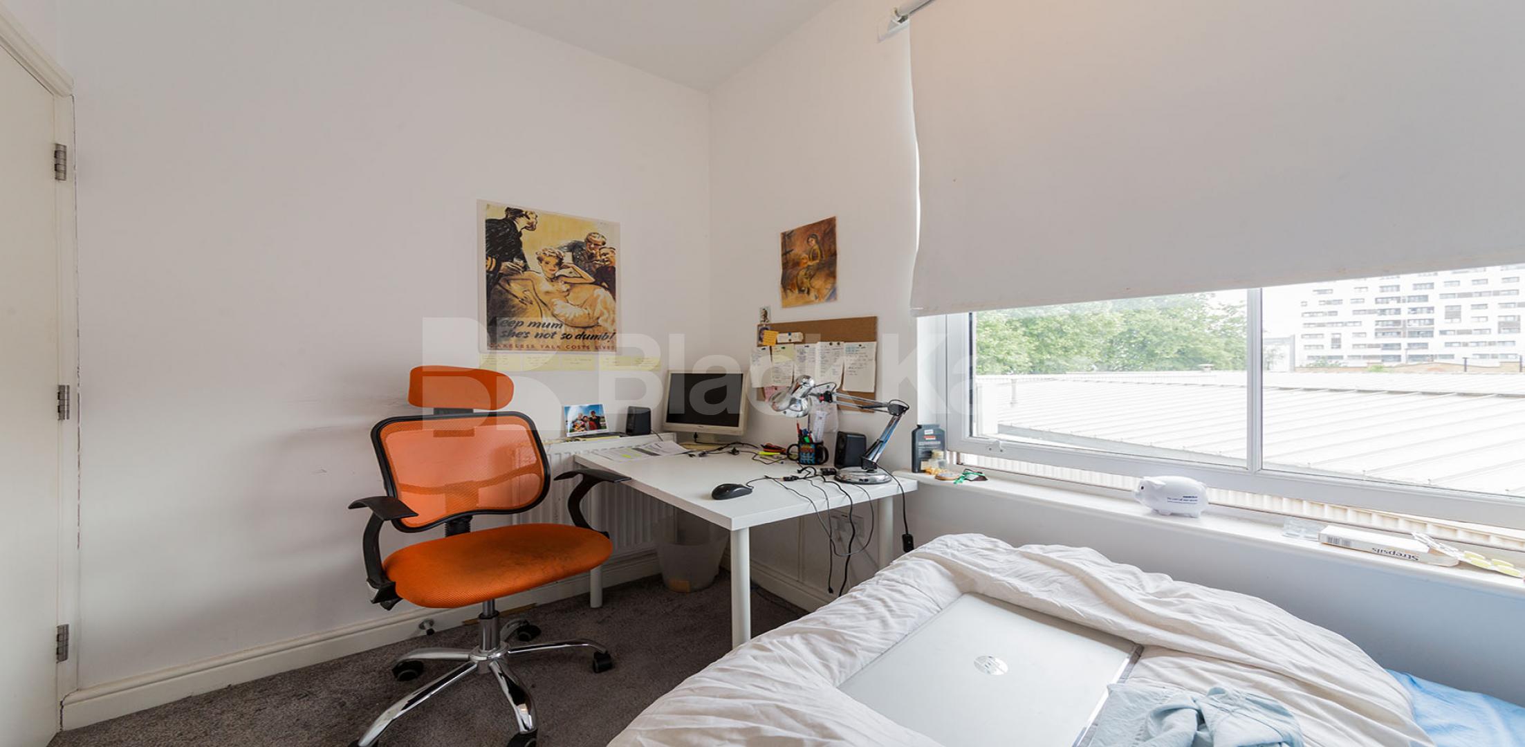 Fantastic spacious three bed mins to tube and shops  Hillmarton Road, Caledonian Road